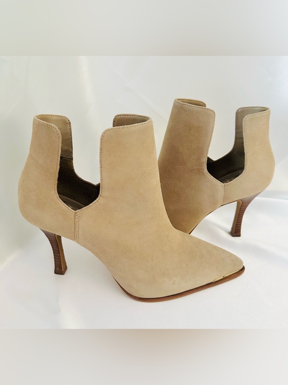 Vince Camuto Frendin Suede Pointer-Toe Ankle Booties